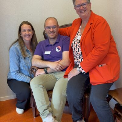 Pia, Yolanda en Thijs van Buurttalent van Stichting de Overburen